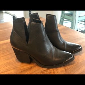 Not Rated bootie Size 8